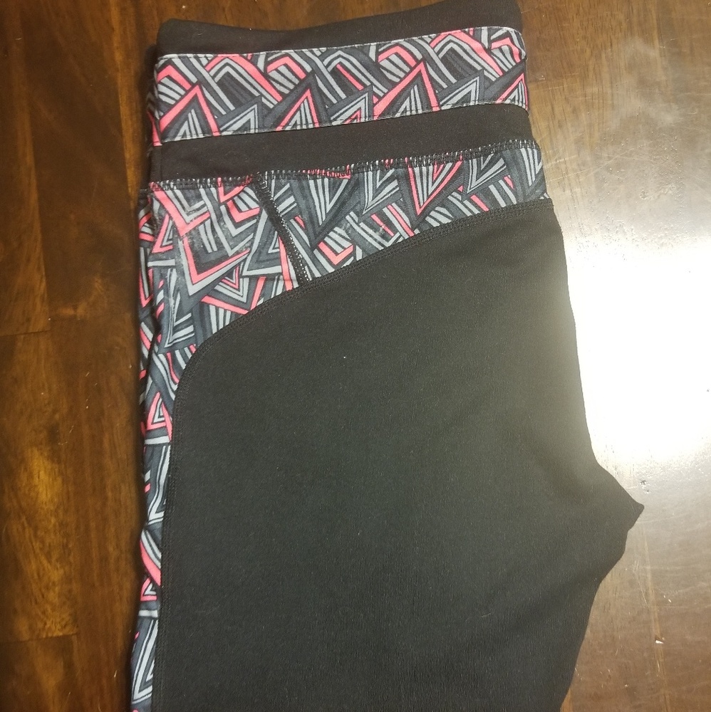 Fabletics size small workout crops - Picture 2 of 2